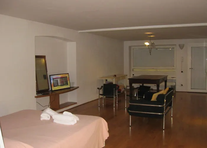 扎菲洛蓝光机场酒店